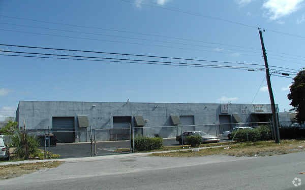 More Photos Of 777 NW 28th St, Miami Warehouse For Lease
