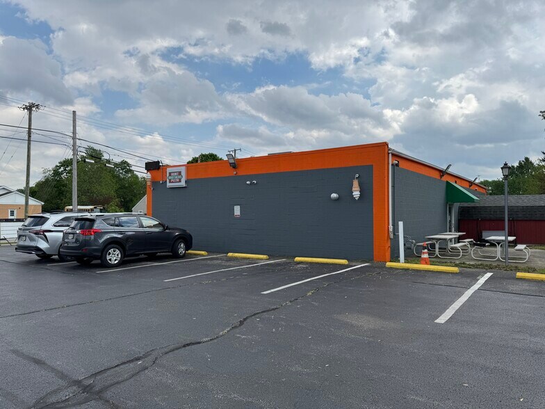 More Photos Of 411 E Fairground St, Marion Convenience Store For Sale