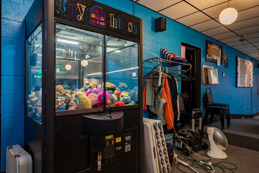 More Photos Of 675 Grant St, Winneconne Bowling Alley For Sale