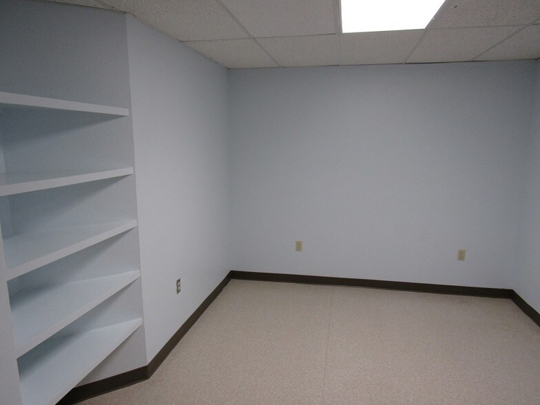 More Photos Of 313 W Country Club Rd, Roswell Medical For Sale