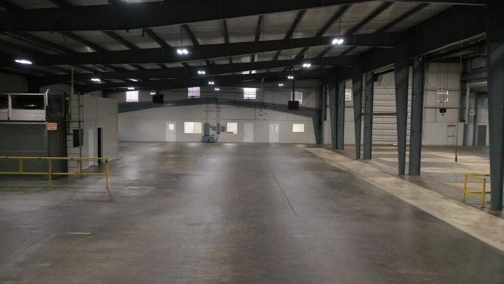 More Photos Of 600 S Loop 485, Gladewater Manufacturing For Lease
