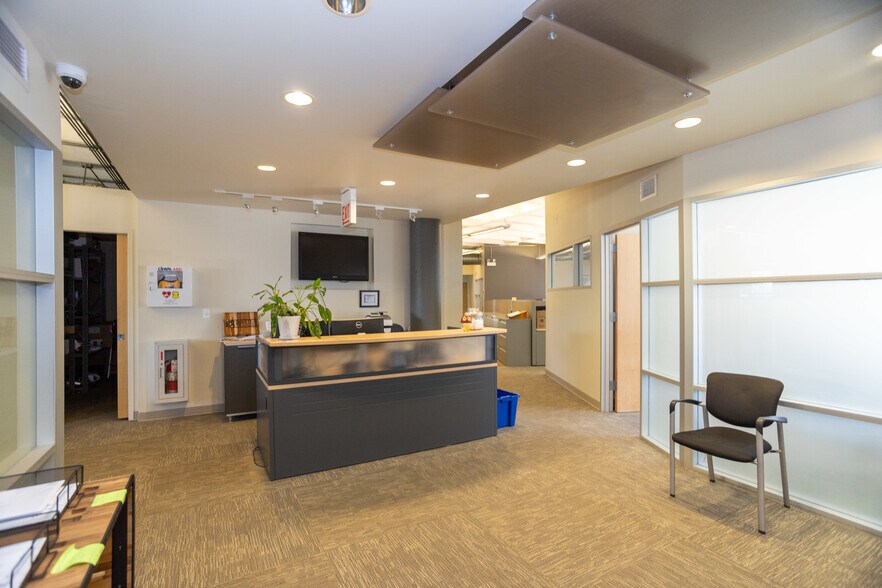 More Photos Of 1030 W Chicago Ave, Chicago Office For Sale