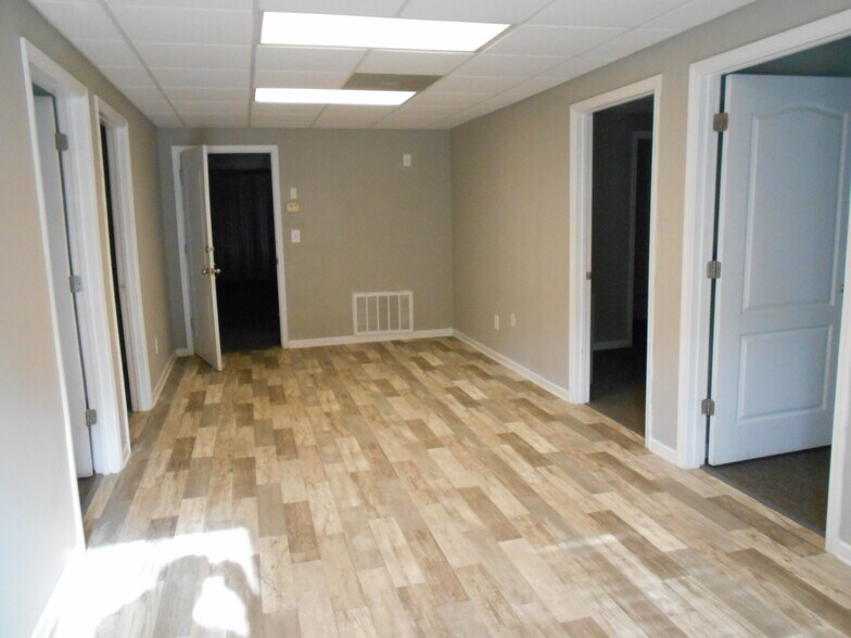 More Photos Of 2325 Jason Industrial Pky, Winston Flex For Lease