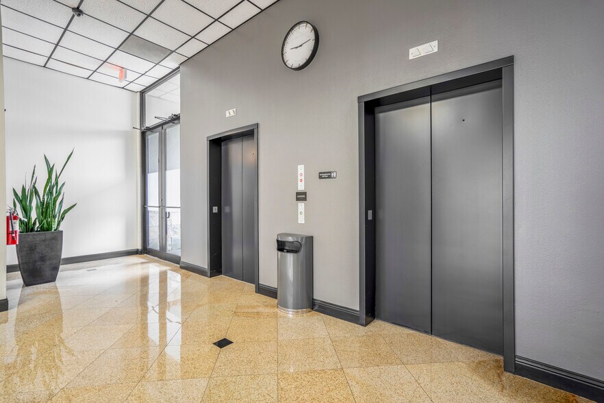 More Photos Of 1110 N Loop 336 W, Conroe Office For Lease