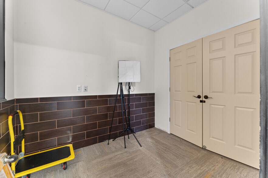 More Photos Of 7373 Comfort Inn Dr, Warrenton General Retail For Sale