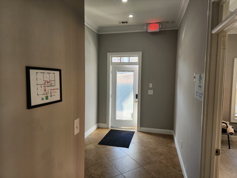 More Photos Of 4485 Tench Rd, Suwanee Office Residential For Lease