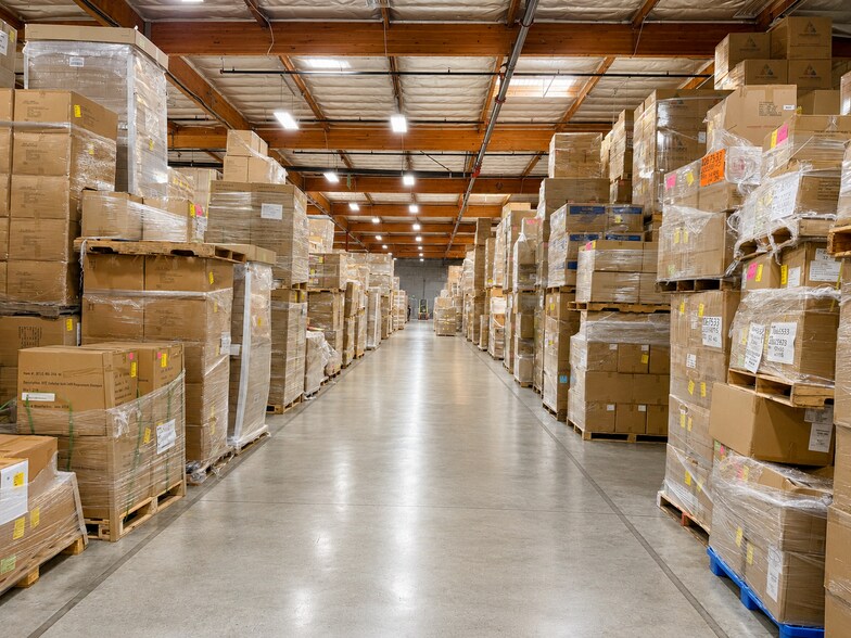 More Photos Of 8100 Deering Ave, Canoga Park Distribution For Lease