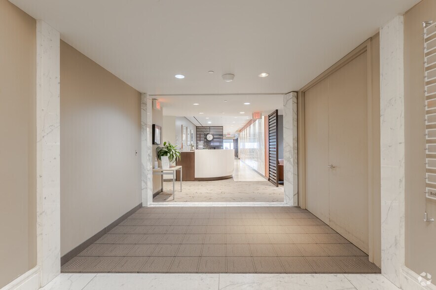 More Photos Of 100 King St W, Toronto Coworking Space