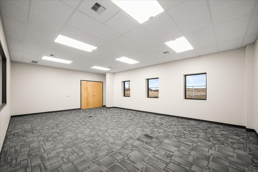 More Photos Of 19407 E Garland Ave, Spokane Valley Warehouse For Lease