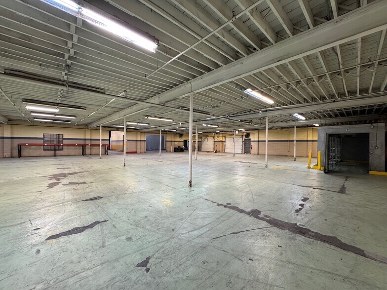 More Photos Of 195 Hudson St, Cornwall-on-Hudson Distribution For Lease