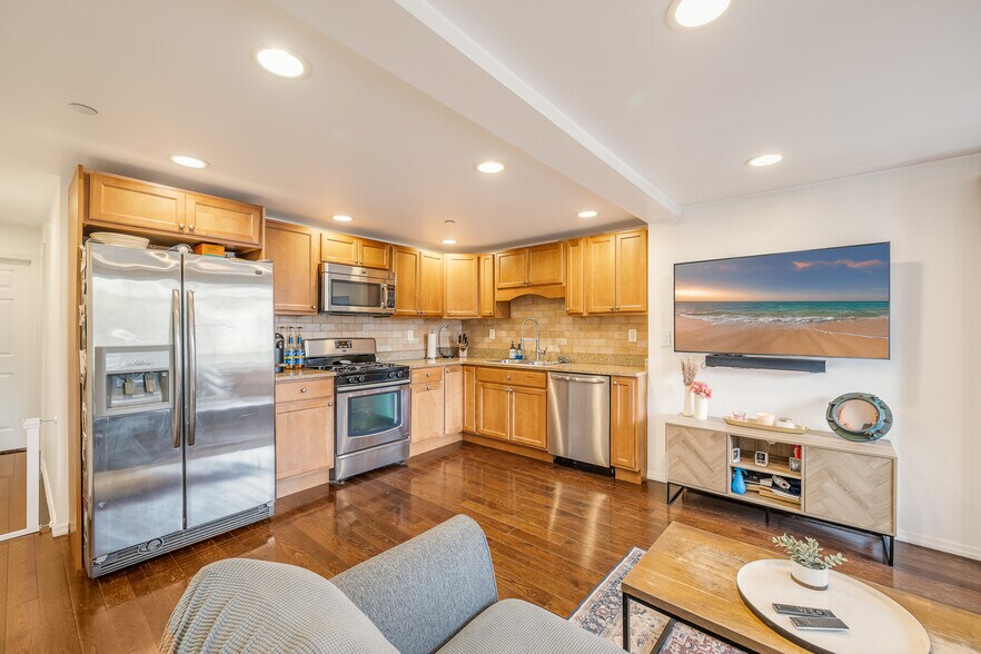 More Photos Of 2105 33rd Ave, Astoria Multifamily For Sale