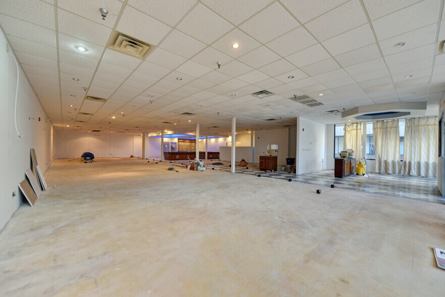 More Photos Of 3701 General Degaulle Dr, New Orleans Unknown For Lease