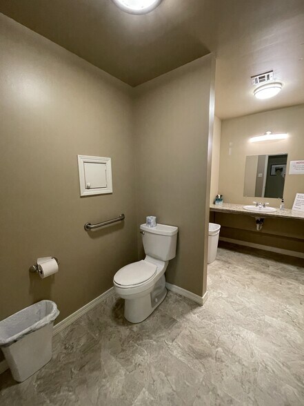 More Photos Of 220 N Phoenix Ave, Russellville Medical For Sale