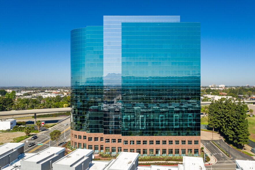 More Photos Of 1851 E 1st St, Santa Ana Office For Lease