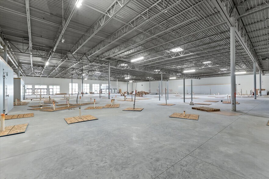 More Photos Of 2651 S Rochester Rd, Rochester Hills General Retail For Lease