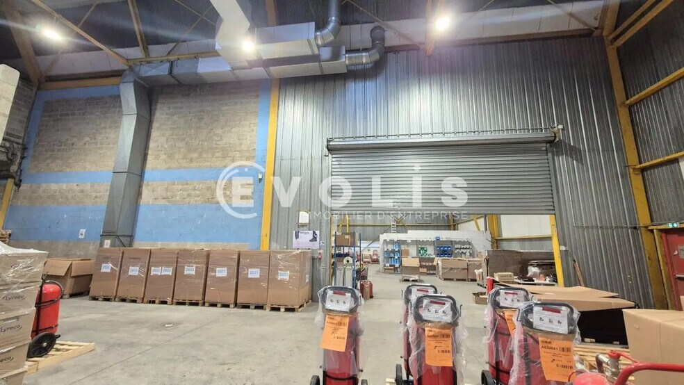 More Photos Of 11 Rue De La Mare Blanche, Noisiel Flex For Lease