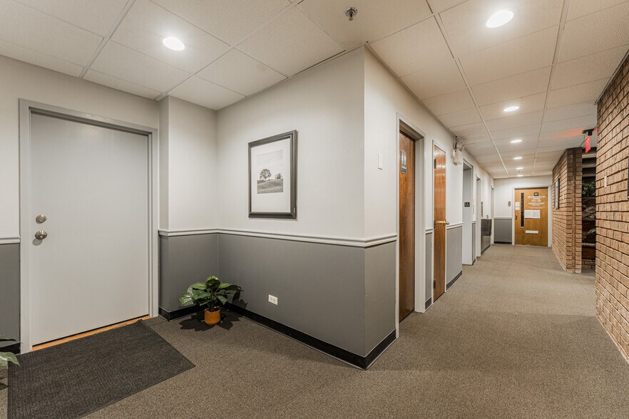 More Photos Of 62 Orland Square Dr, Orland Park Office For Sale