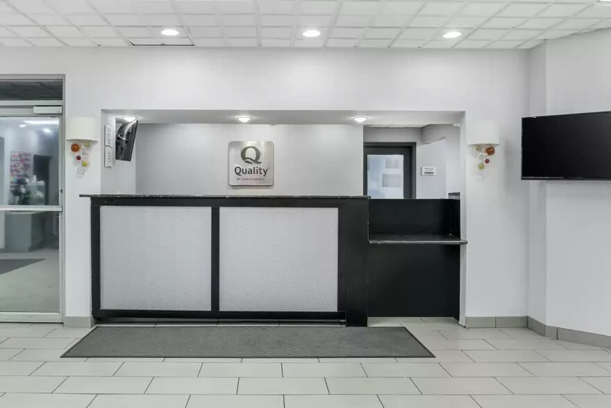 More Photos Of 30375 Plymouth Rd, Livonia Hotel For Lease