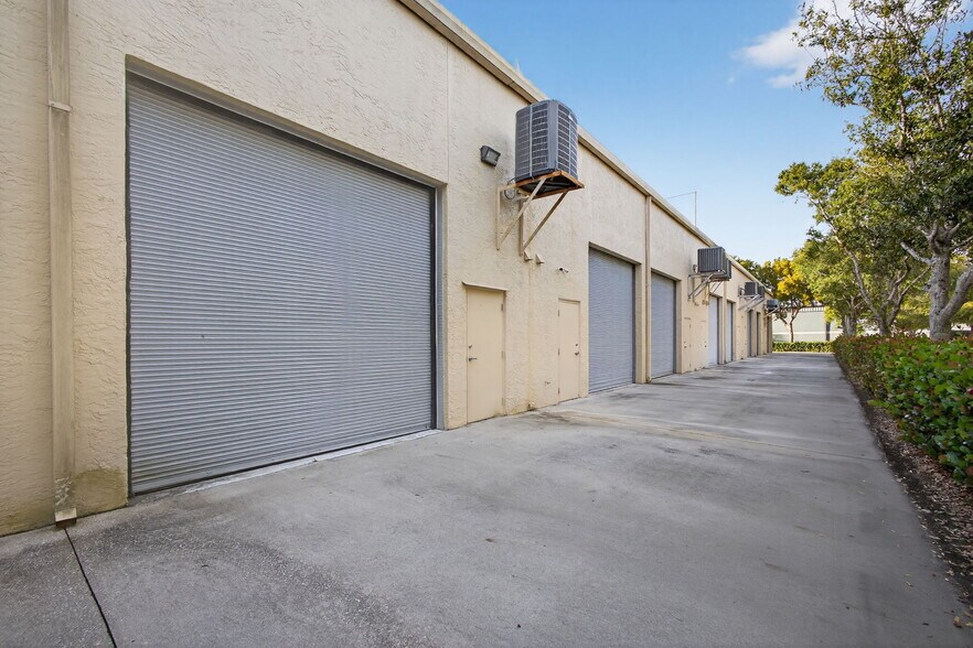 More Photos Of 3097-3117 SE Gran Park Way, Stuart Light Manufacturing For Sale