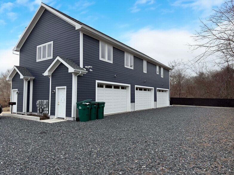 More Photos Of 19 Kroemer Ave, Riverhead Industrial For Lease