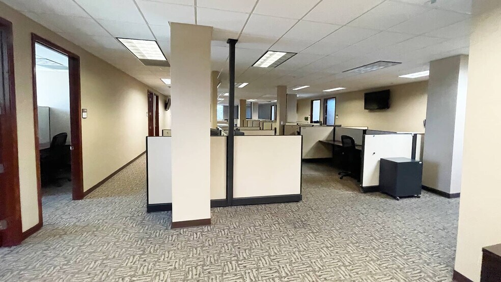 More Photos Of 205 E University Ave, Georgetown Office For Lease