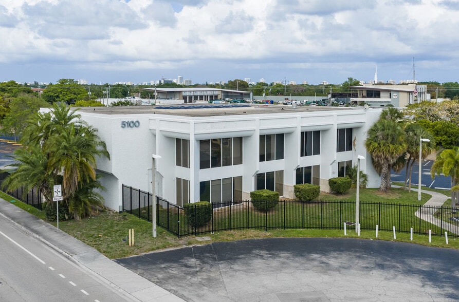 More Photos Of 5100 N Dixie Hwy, Oakland Park Office For Sale