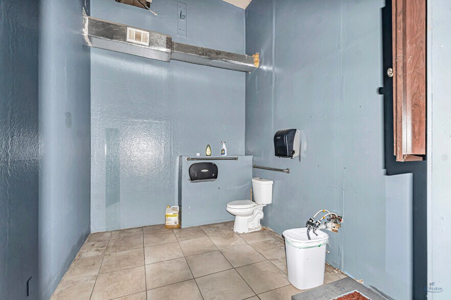 More Photos Of 3636 Andrews Hwy, Odessa Storefront For Lease
