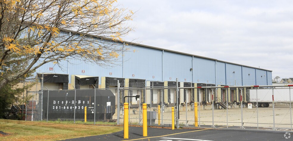 More Photos Of 17 Dikeman Dr, Goshen Warehouse For Lease