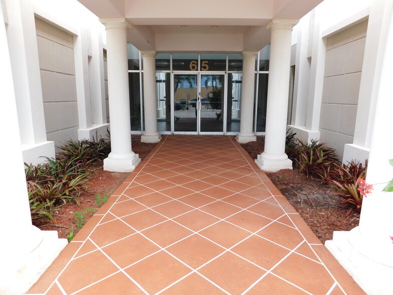 More Photos Of 65 E Nasa Blvd, Melbourne Office For Lease