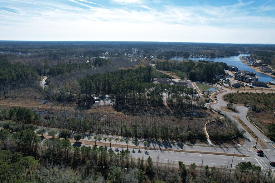 More Photos Of 5 Hampton Lake Dr, Bluffton Storefront Retail Office For Lease