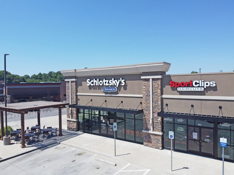 More Photos Of 201 N Interstate 35, Gainesville Storefront Retail Office For Lease