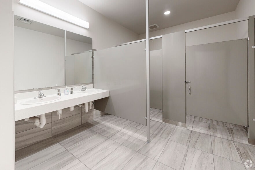 More Photos Of 11011 E 104th Ave, Henderson Distribution For Lease