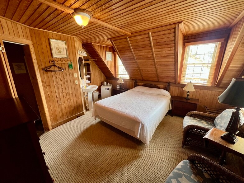 More Photos Of 155 Silver Lake Dr, Ocracoke Hospitality For Sale