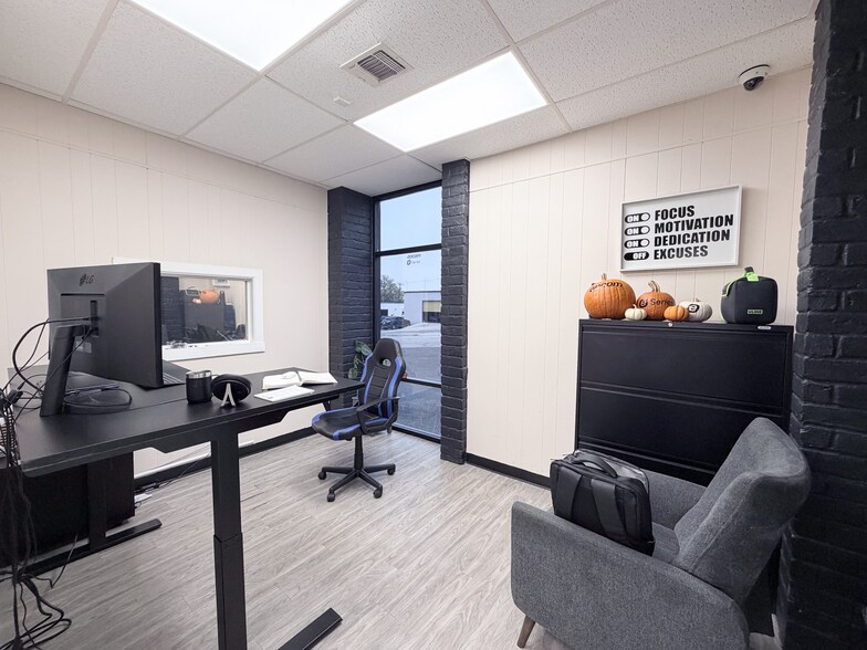 More Photos Of 5715 Kenwick St, San Antonio Warehouse For Lease