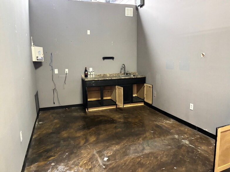 More Photos Of 1905 Rice Rd, Matthews Unknown For Lease