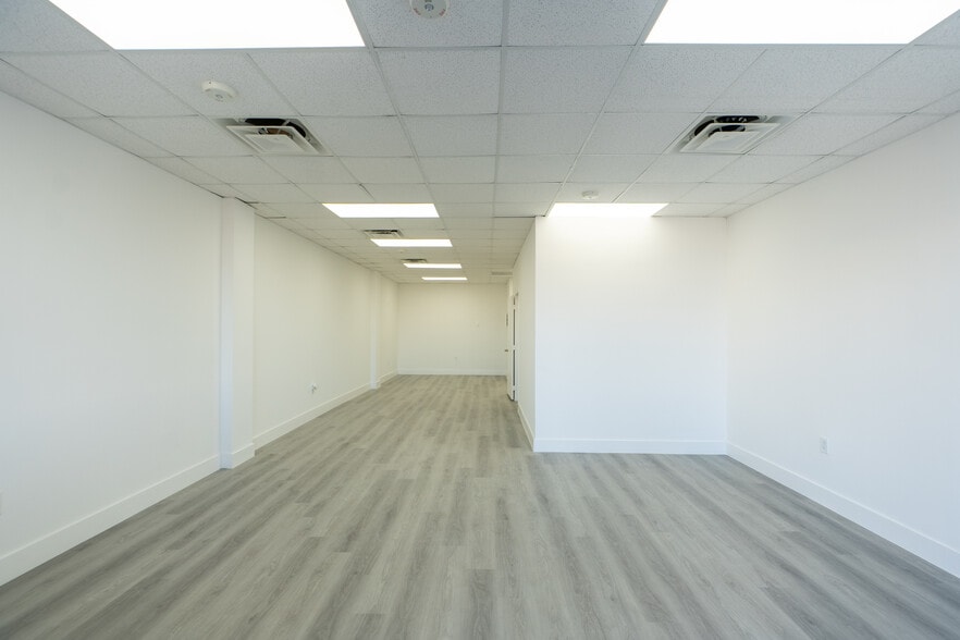 More Photos Of 7506-7560 NW 70th St, Miami Unknown For Lease