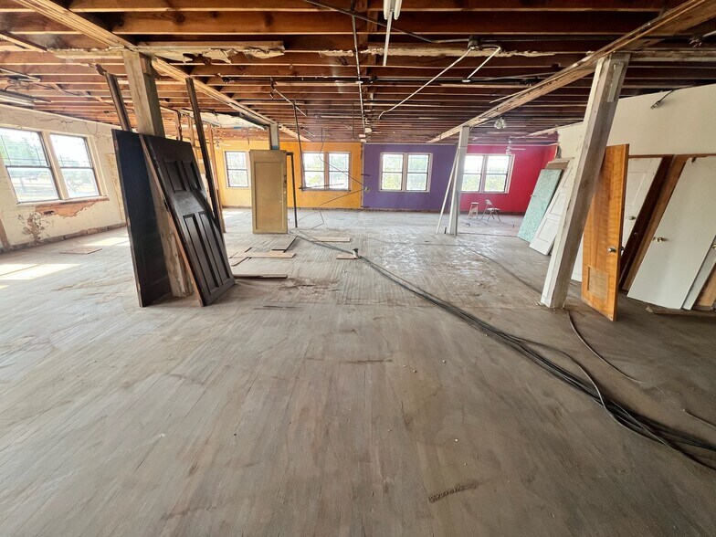 More Photos Of 1305 S 1st St, Abilene General Retail For Sale