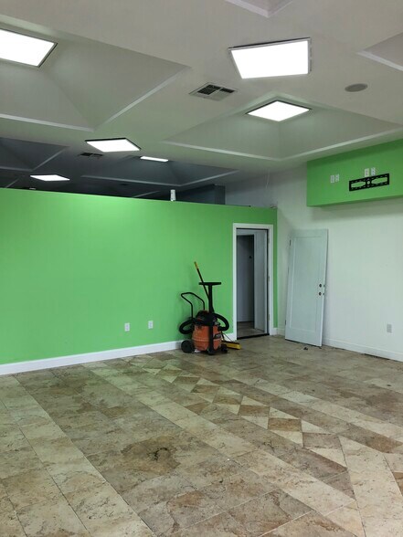 More Photos Of 622 Midland Ave, Staten Island Storefront Retail Residential For Lease