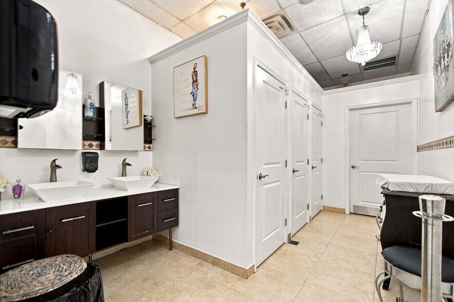 More Photos Of 7065 Westpointe Blvd, Orlando Medical For Sale
