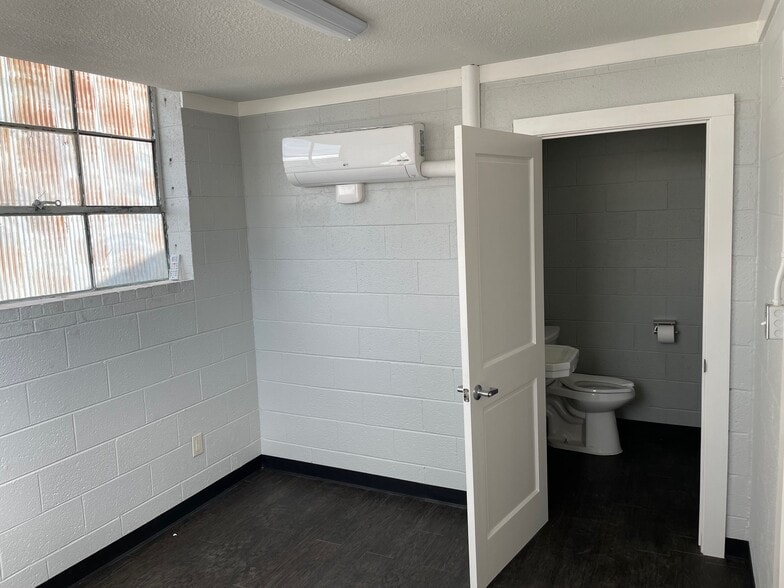 More Photos Of 2814 N Nichols St, Fort Worth Unknown For Lease