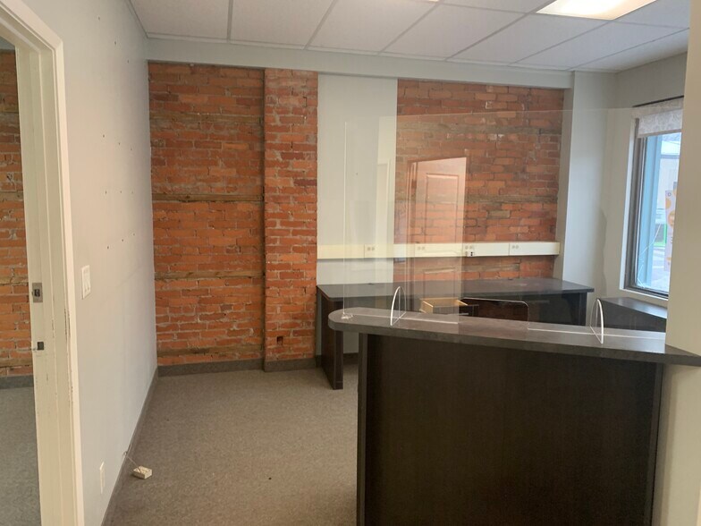 More Photos Of 356-358 Main St E, Hamilton Storefront Retail Residential For Lease