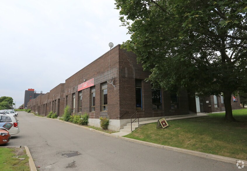 More Photos Of 850-878 Magnetic Dr, Toronto Warehouse For Lease