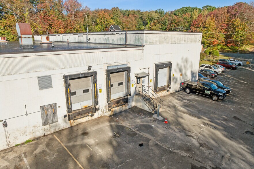 More Photos Of 122 Avenue of Industry, Waterbury Distribution For Sale