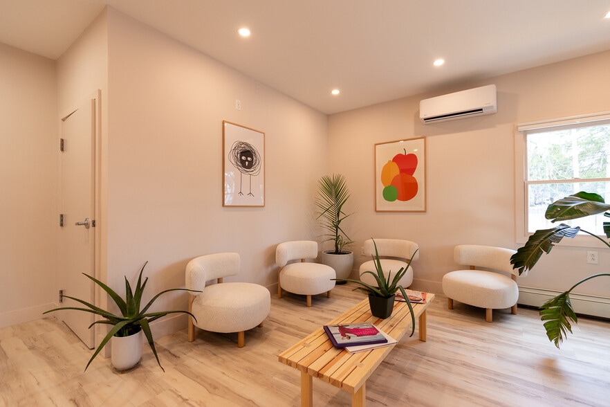 More Photos Of 166 Albany Ave, Kingston Medical For Lease