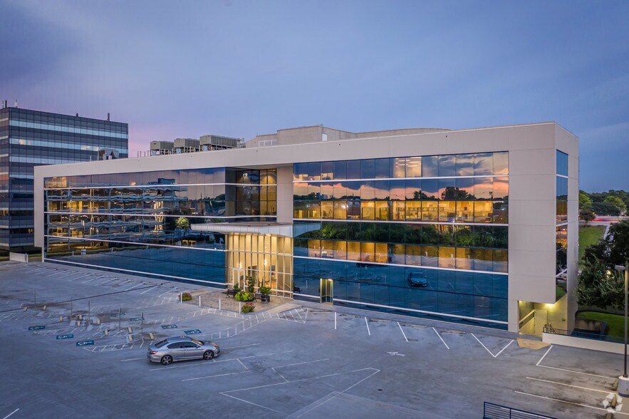 More Photos Of 1300 W Sam Houston Pky S, Houston Office For Sale