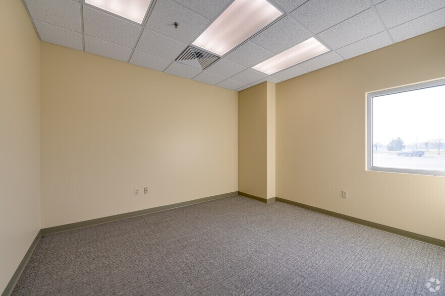 More Photos Of 60101 Bodnar Blvd, Mishawaka Medical For Lease
