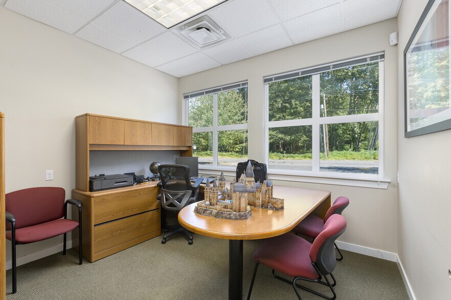 More Photos Of 4061 Eliza Ave, Bellingham Office For Lease