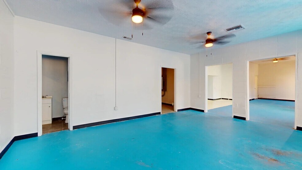 More Photos Of 3851 Harrington st, Oak Park Light Distribution For Sale