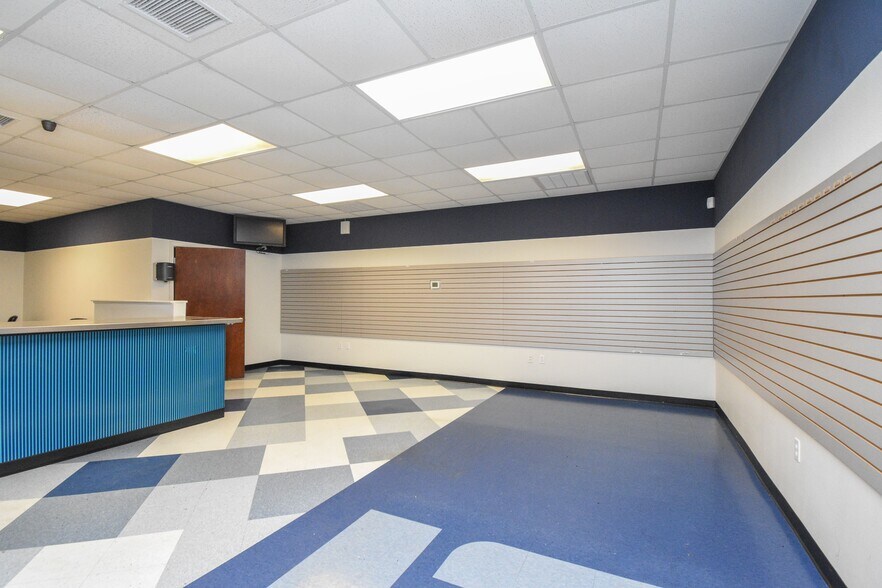 More Photos Of 512 Hartman Rd, Victoria Warehouse For Lease