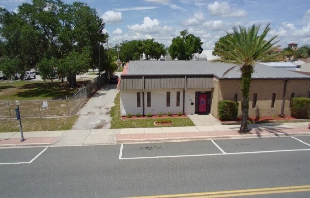 Primary Photo Of 208 E Lake Ave, Auburndale Religious Facility For Lease